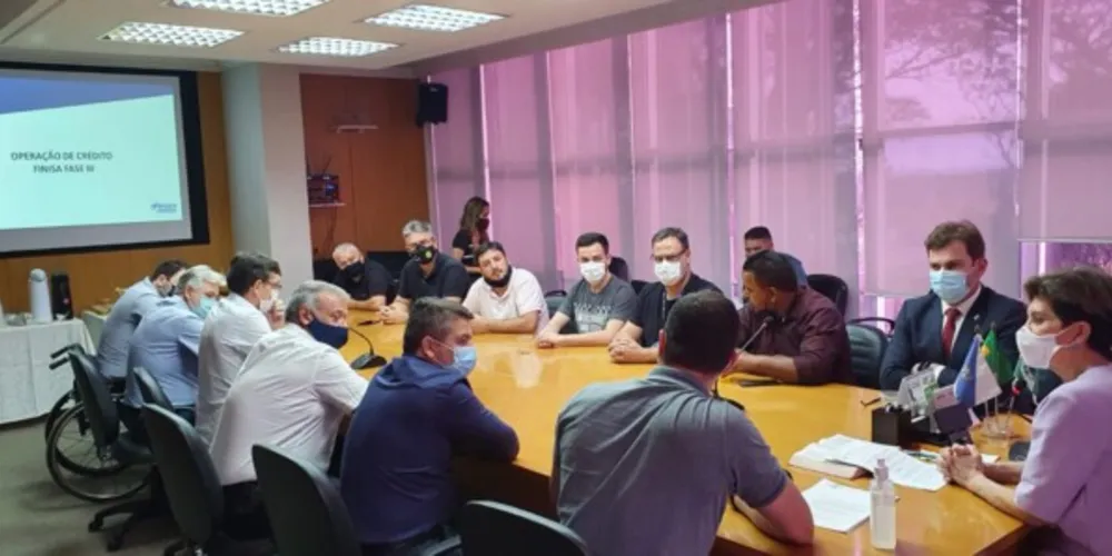 Lideranças estiveram reunidas no gabinete da prefeita de Ponta Grossa.