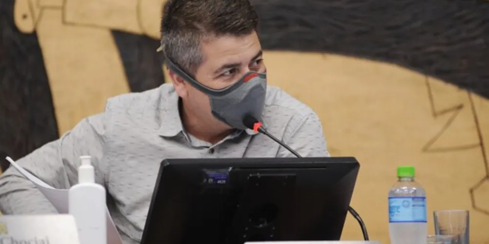 Parlamentar da cidade de Ponta Grossa, 'Pastor Ezequiel (Avante)'.