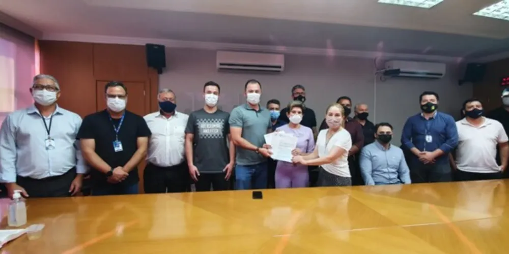 Prefeita de Ponta Grossa e demais lideranças da cidade.