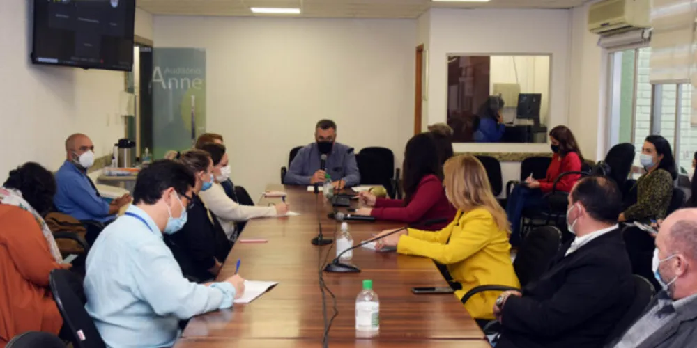 O Paraná participa da Pesquisa de Prevalência de Infecção por Covid-19 no Brasil (PrevCov), realizada pelo Ministério da Saúde. No estado, 21 municípios, entre a capital Curitiba e a Região Metropolitana, foram elencados para participar do estudo que deve envolver mais de oito mil pessoas.