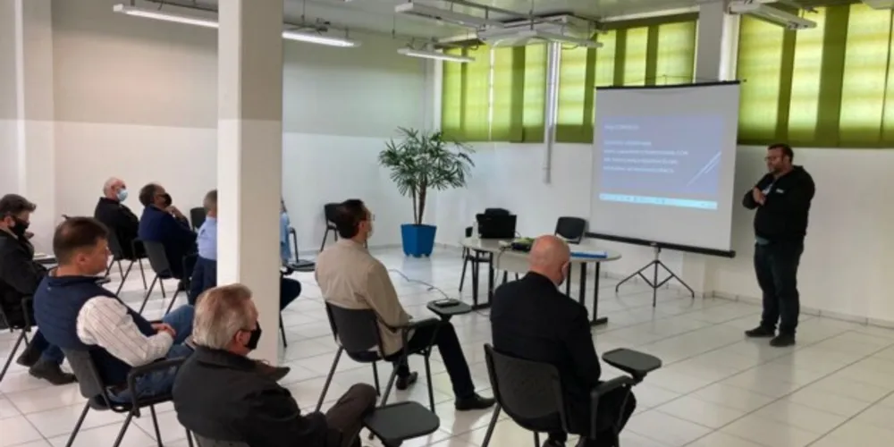 Diretor da Agência do Trabalhador, Adriano Gonsalves, apresentou o programa.