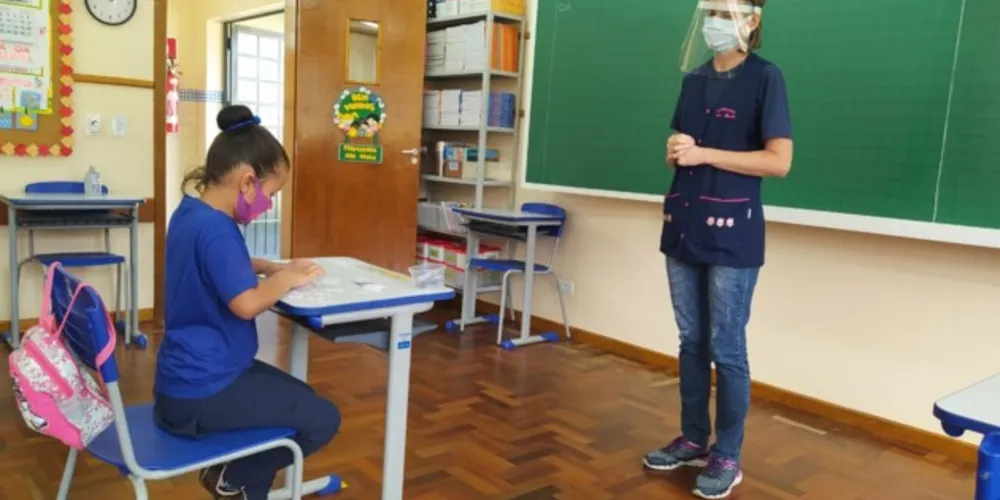 Interessados devem deixar seus currículos nas escolas municipais onde gostariam de realizar o trabalho