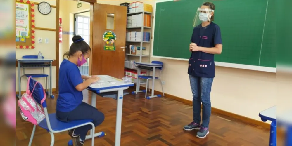 Interessados devem deixar seus currículos nas escolas municipais onde gostariam de realizar o trabalho