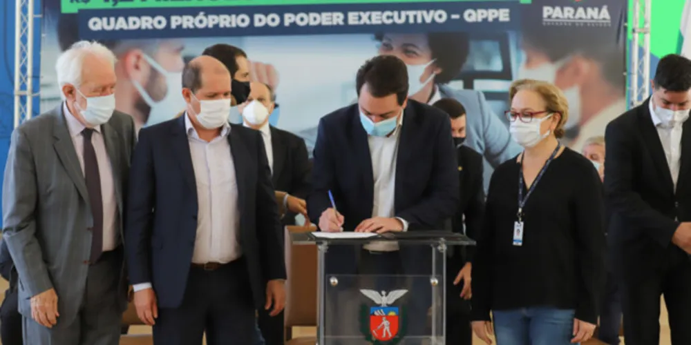 O governador Carlos Massa Ratinho Junior anuncia nesta terça-feira (24) o pagamento de promoções e progressões de 2021 para servidores públicos.