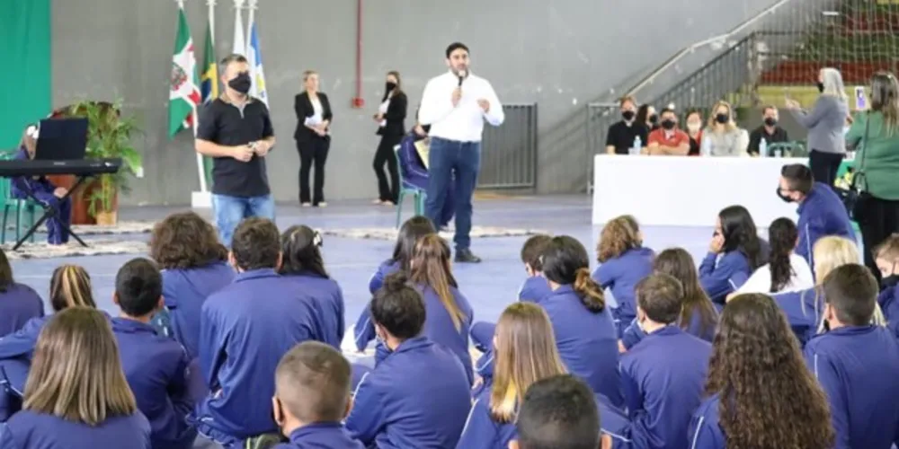 Prefeito Lucas Machado (Podemos) participou da solenidade