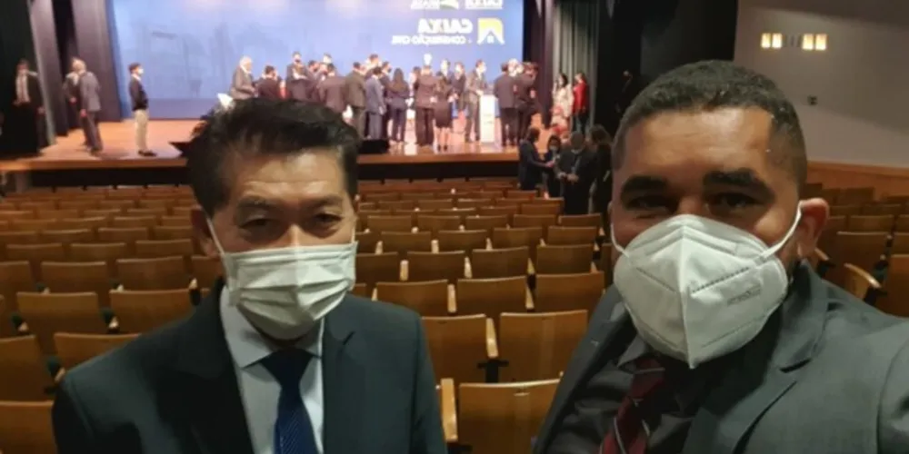 À esquerda, Nelson Mitiru, e à direita, Ariel Tavares - vice e presidente da APC.