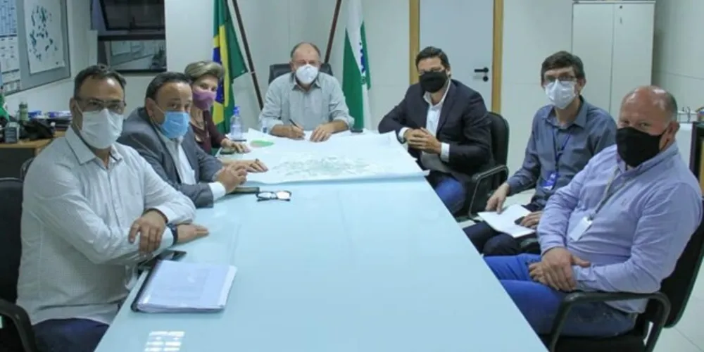 Políticos se reuniram para conversar sobre o asfalto de Ponta Grossa.