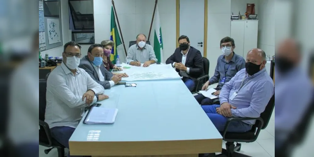 Políticos se reuniram para conversar sobre o asfalto de Ponta Grossa.