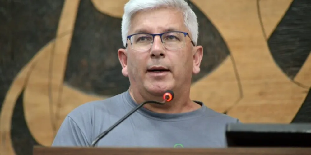 Roberto Carlos Ferensovicz, presidente do SindServ, na Câmara Municipal de Ponta Grossa.