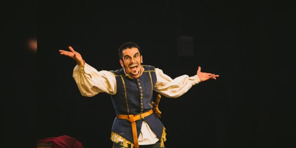 O ator Rodrigo Nasser, na peça As Desventuras do Capitão Rabeca