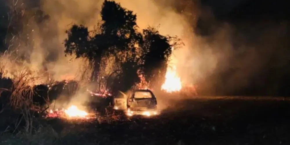 Polícia Militar localizou dois veículos pegando fogo em Goioerê