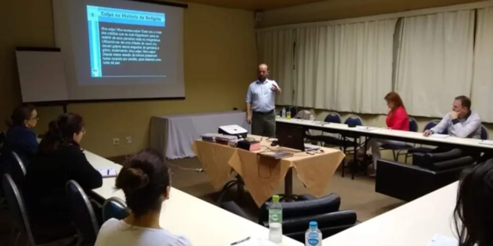 As aulas acontecerão apenas em uma sexta-feira por mês e terão início hoje.