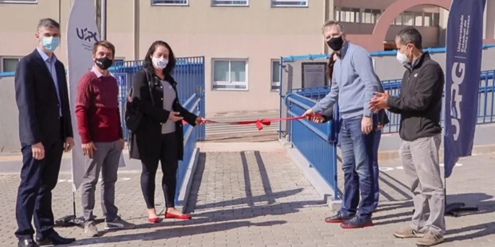 Lideranças da  UEPG inauguram novo estacionamento