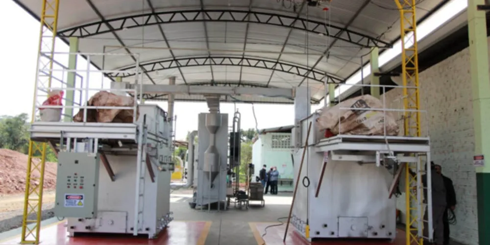 O Centro Oeste do Paraná ganhou a 1ª planta térmica no Brasil para tratar resíduos sólidos urbanos em pequena escala e com uma tecnologia inovadora. A Usina de Termomagnetização utiliza a tecnologia para o tratamento de resíduos sólidos urbanos com sustentabilidade.