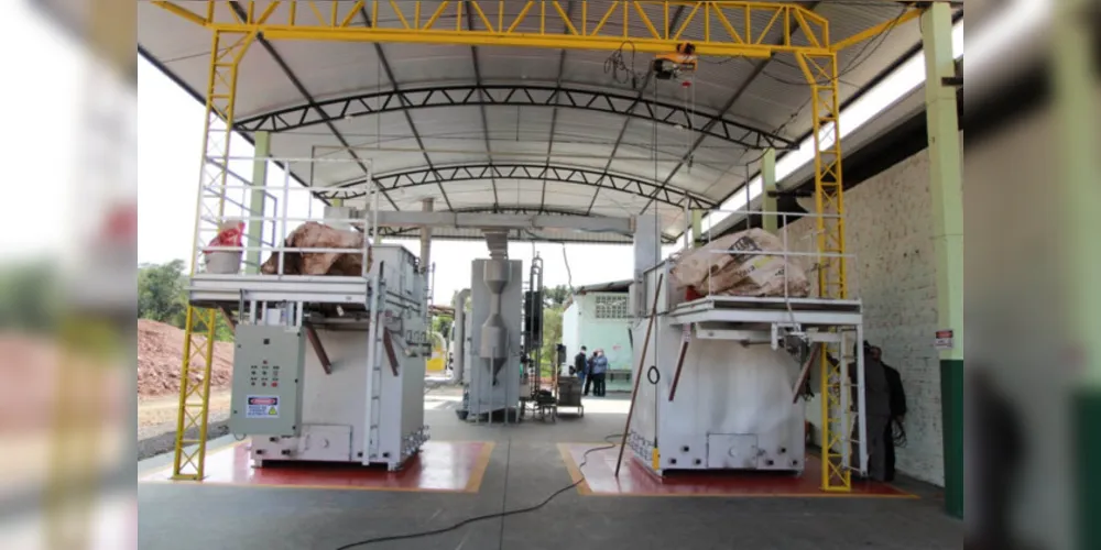 O Centro Oeste do Paraná ganhou a 1ª planta térmica no Brasil para tratar resíduos sólidos urbanos em pequena escala e com uma tecnologia inovadora. A Usina de Termomagnetização utiliza a tecnologia para o tratamento de resíduos sólidos urbanos com sustentabilidade.