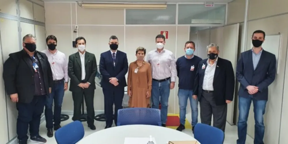 Comitiva de lideranças da cidade de Ponta Grossa estiveram presente na visita.