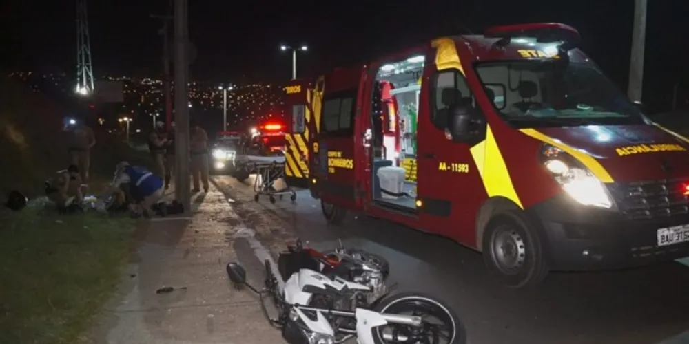 Acidente aconteceu na noite desta terça-feira, próximo da rotatória de acesso ao Núcleo Santa Paula