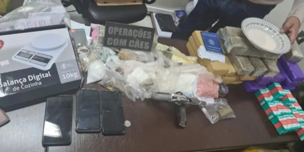 Suspeito é preso e polícia apreende drogas. Valor das substâncias estariam avaliadas em R$ 500 mil