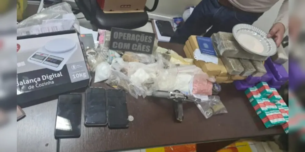 Suspeito é preso e polícia apreende drogas. Valor das substâncias estariam avaliadas em R$ 500 mil