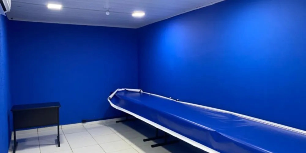 Sala do VAR no Germano Krüger, faltando apenas a instalação dos monitores e central de TV