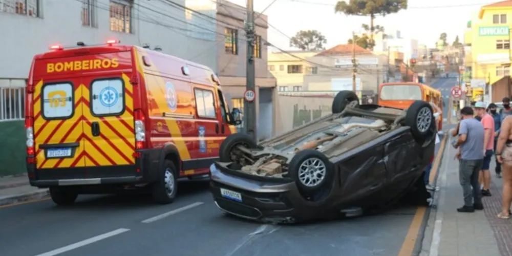 Batida ocorreu entre as ruas Do Rosário e Santos Dumont nesta sexta-feira (20)