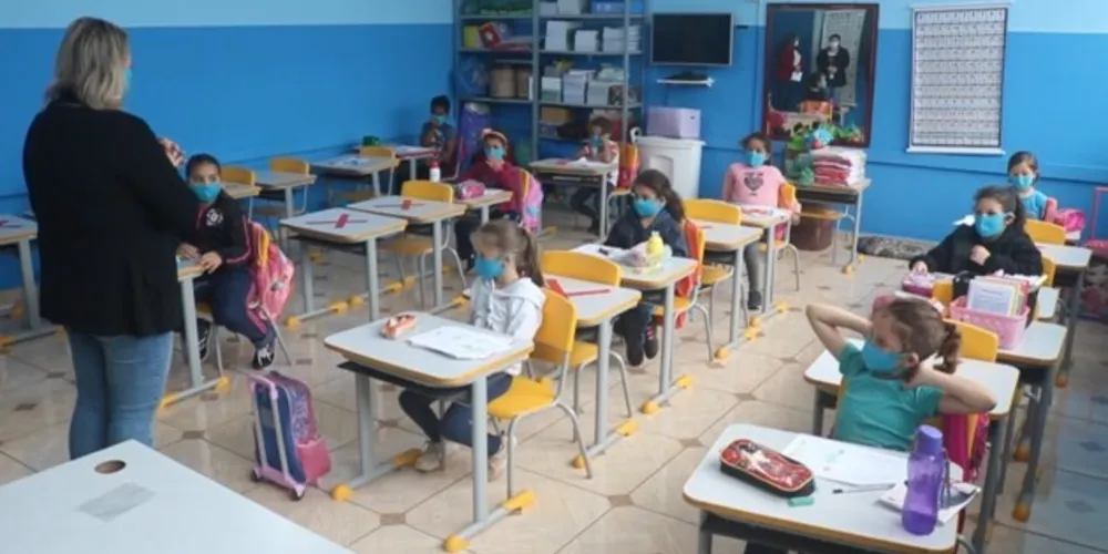 Comitê analisa cenário para o retorno presencial das atividades escolares