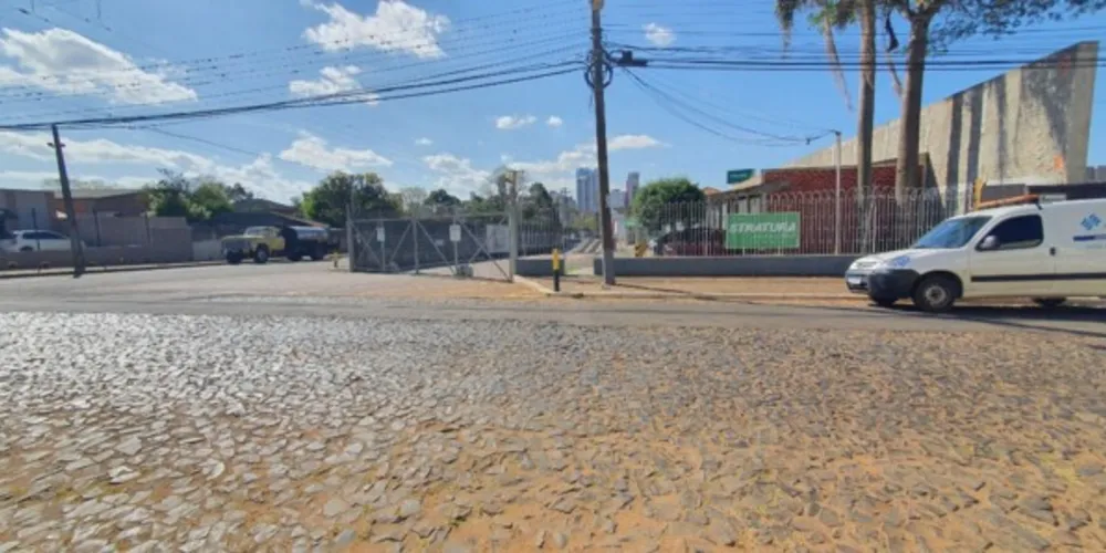 Além do cheiro forte, moradores também reclamam da poluição sonora e do grande fluxo de caminhões, provocado por empresa