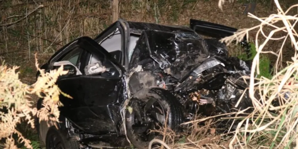 Batida frontal ocorreu na noite deste sábado (4), em trecho da BR-376