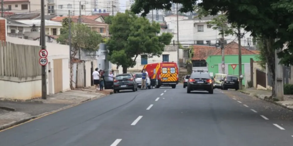 Dois veículos colidiram na manhã desta terça-feira (14) no bairro de Uvanaras, em Ponta Grossa