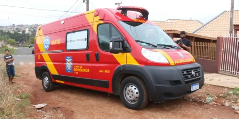 Corpo de Bombeiros foi acionado para atender ao acidente que aconteceu na tarde desta quarta-feira (15) de feriado em Ponta Grossa