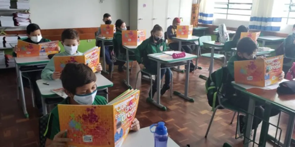 Alunos estudaram, criaram 'monstrinhos' e fizeram textos sobre o tema