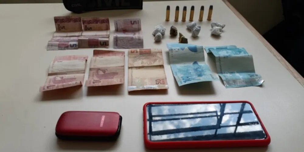 Imagem ilustrativa da imagem Mãe e filho são detidos por tráfico de drogas em Uvaranas