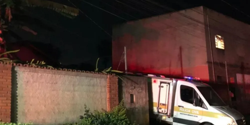 Casa em Esmeraldas foi incendiada com duas crianças e uma adolescente dentro dela