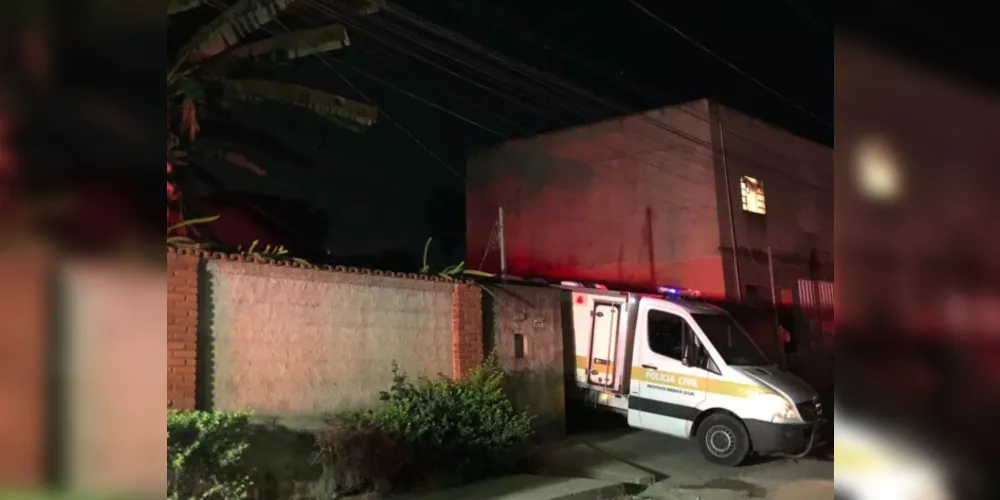 Casa em Esmeraldas foi incendiada com duas crianças e uma adolescente dentro dela