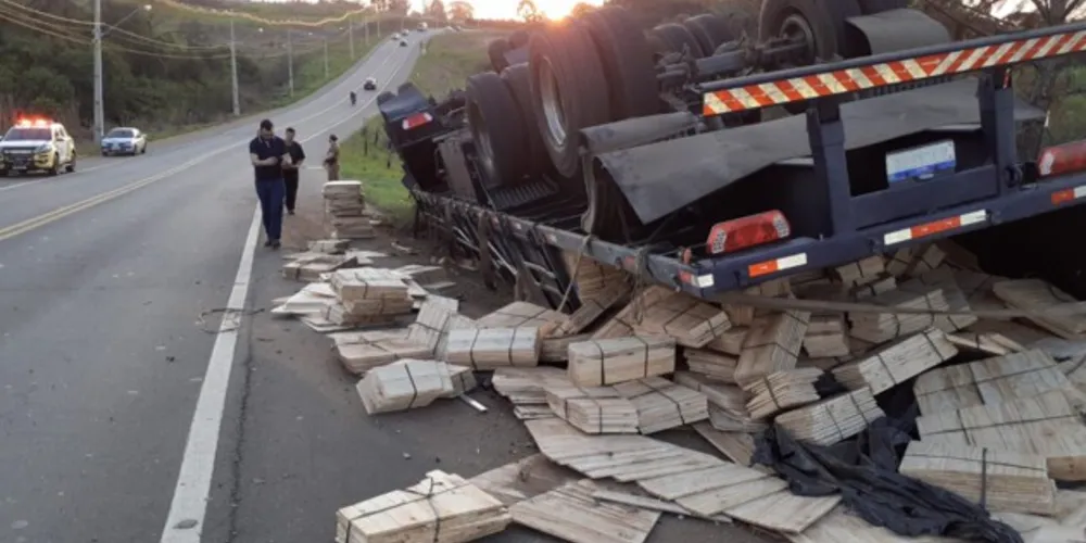 Acidente aconteceu neste sábado no Contorno Leste