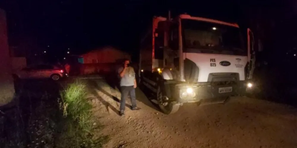 O homem chegou a ser socorrido, mas não resistiu aos ferimentos. 