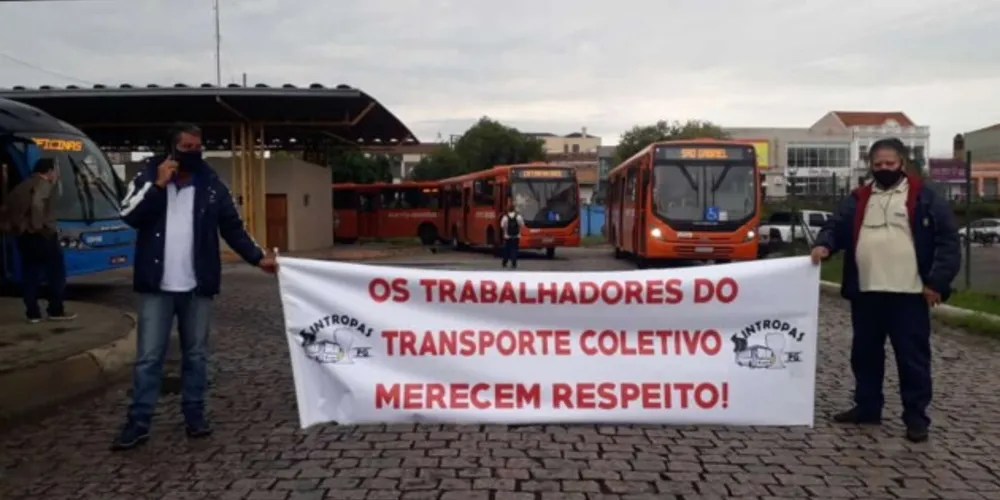 Imagem ilustrativa da imagem Ônibus param e fecham terminal de PG