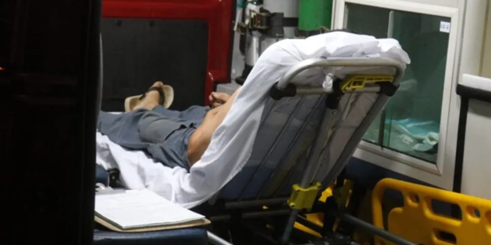 Imagem ilustrativa da imagem Homem pede socorro à mãe após ser esfaqueado em PG