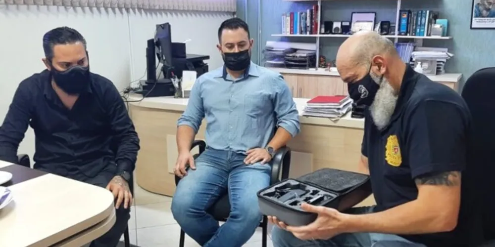 Doação partiu do instituto Johnn Barber juntamente com oito empresários da cidade. O drone é um L900, e foi doado para a utilização nas investigações realizadas pela 13ª Subdivisão Policial.