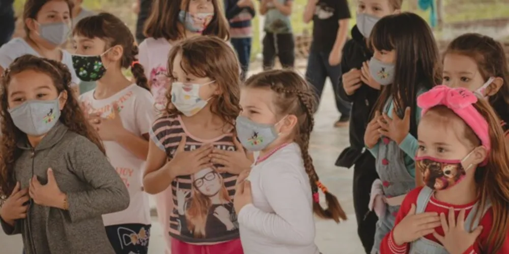 Imagens mostram diversão dos alunos durante festividade