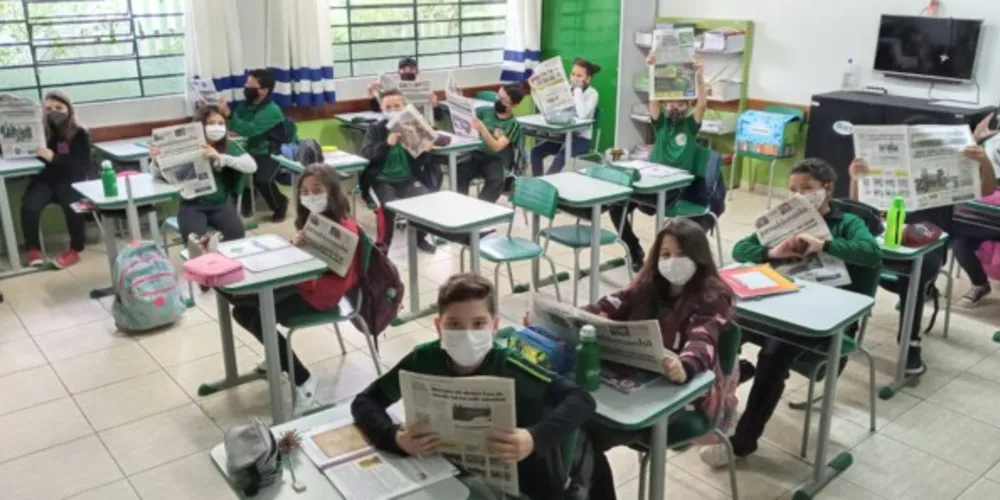 Imagens mostram interação na sala de aula