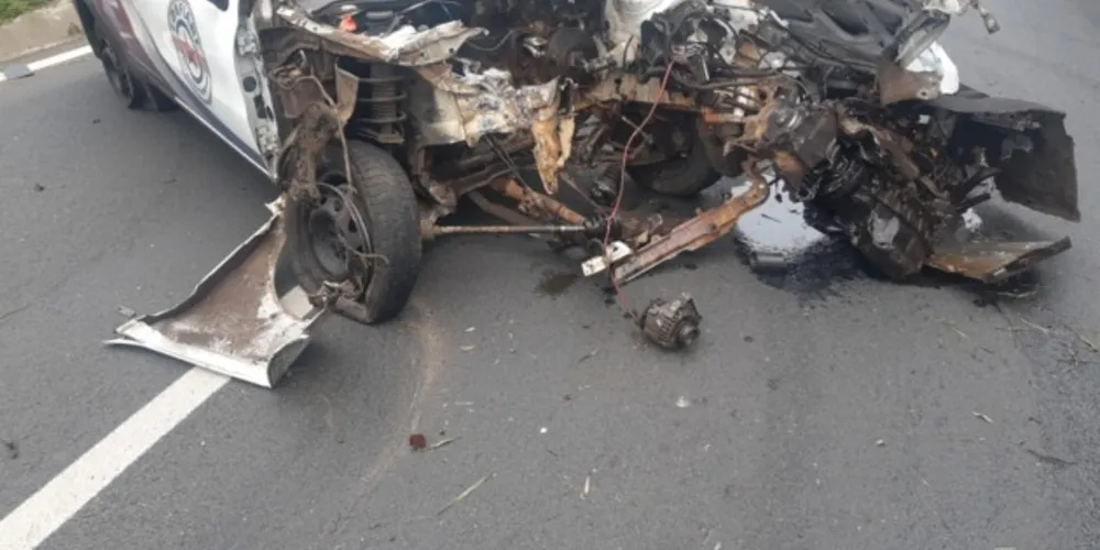 Imagem ilustrativa da imagem Motorista perde o controle e bate em poste na Souza Naves