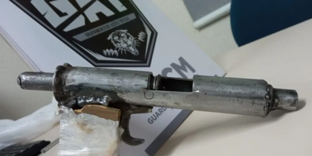 O suspeito afirmou usar munições de calibre 38.