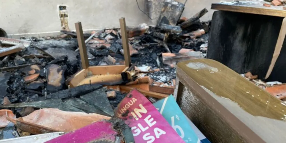 Apesar dos grandes estragos no local, não houve feridos.