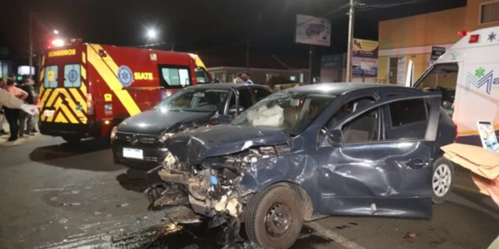  A situação ocorreu no cruzamento da Av. Carlos Cavalcanti com a rua Barão de Ramalho