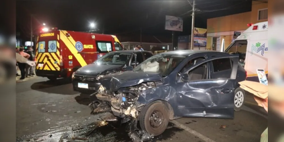  A situação ocorreu no cruzamento da Av. Carlos Cavalcanti com a rua Barão de Ramalho
