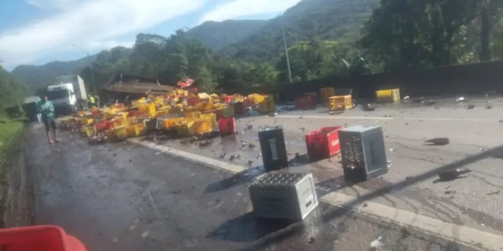 O acidente, que aconteceu na manhã desta terça-feira, e não teve nenhum ferido.