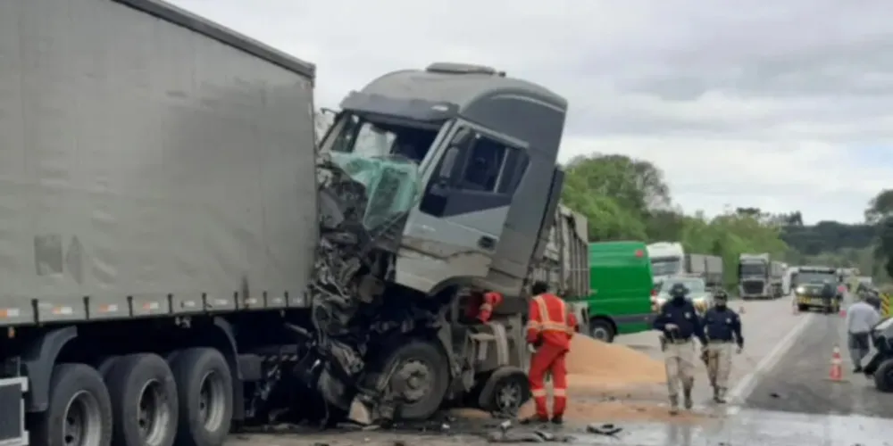 Segundo testemunhas o caminhão vinha em alta velocidade