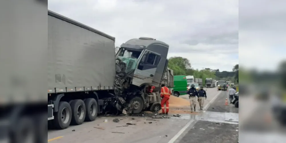 Segundo testemunhas o caminhão vinha em alta velocidade