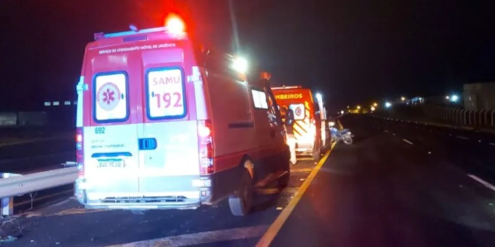 A colisão aconteceu por volta das 21h da noite de ontem na Avenida Souza Naves
